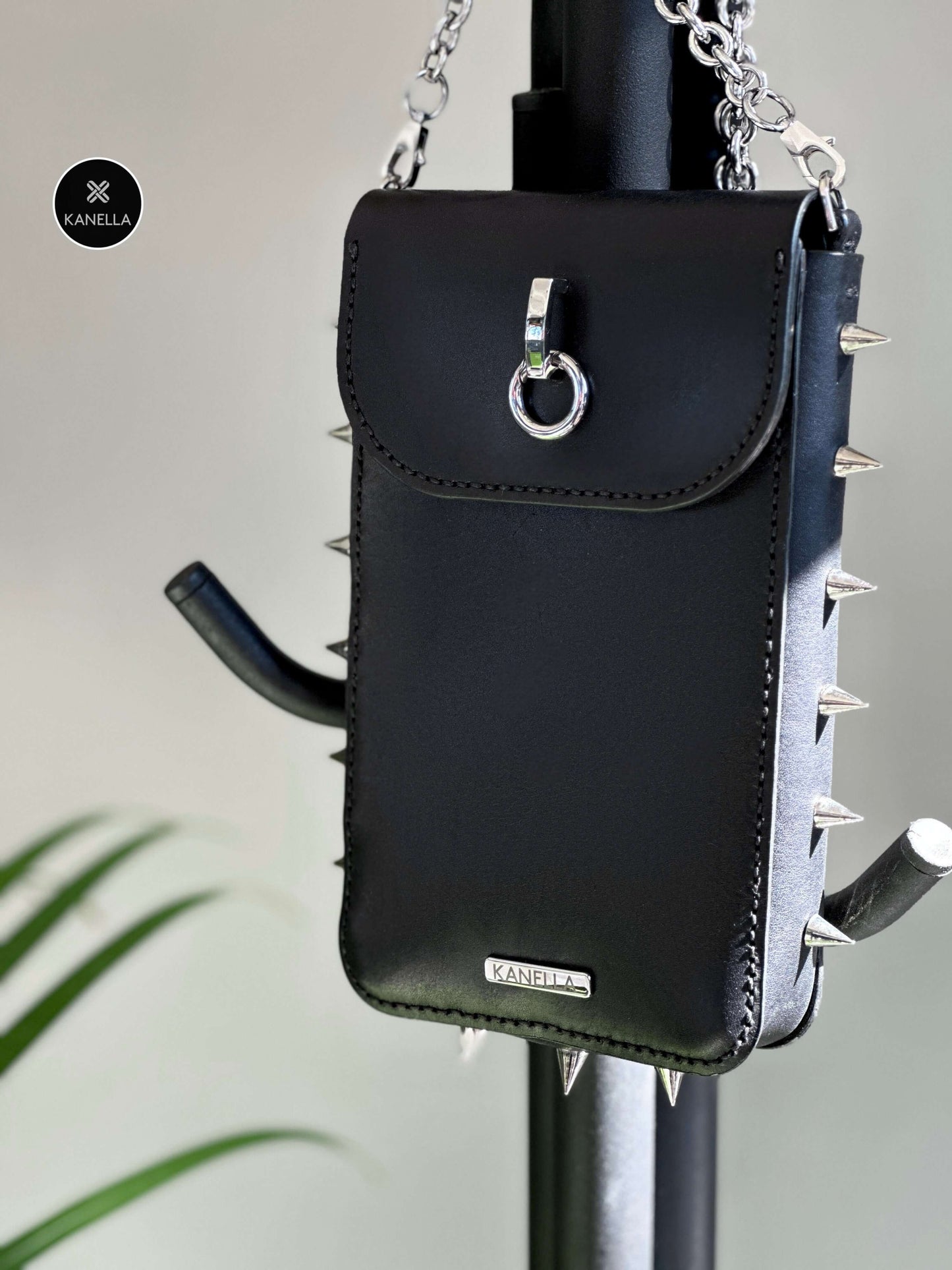Xanthe Leather Crossbody Bag | Full-grain leather